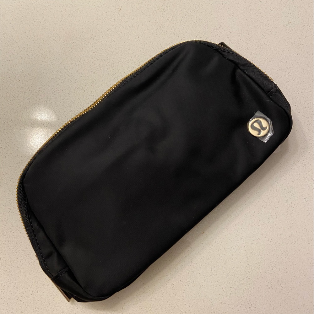NWT Lululemon Everywhere Belt Bag